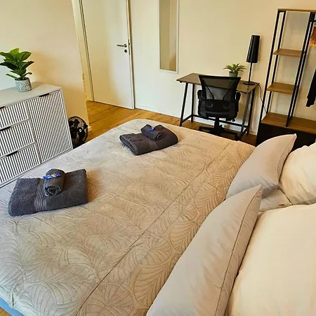 Relaxrefugium Luxus - Kueche, Arbeitsplaetze, Stellplatz & Komfort Fuer Bis 6 Gaeste Koenigs Wusterhausen