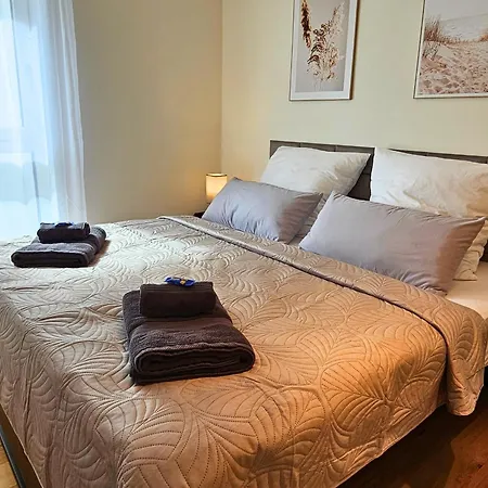 Relaxrefugium Luxus - Kueche, Arbeitsplaetze, Stellplatz & Komfort Fuer Bis 6 Gaeste Lägenhet